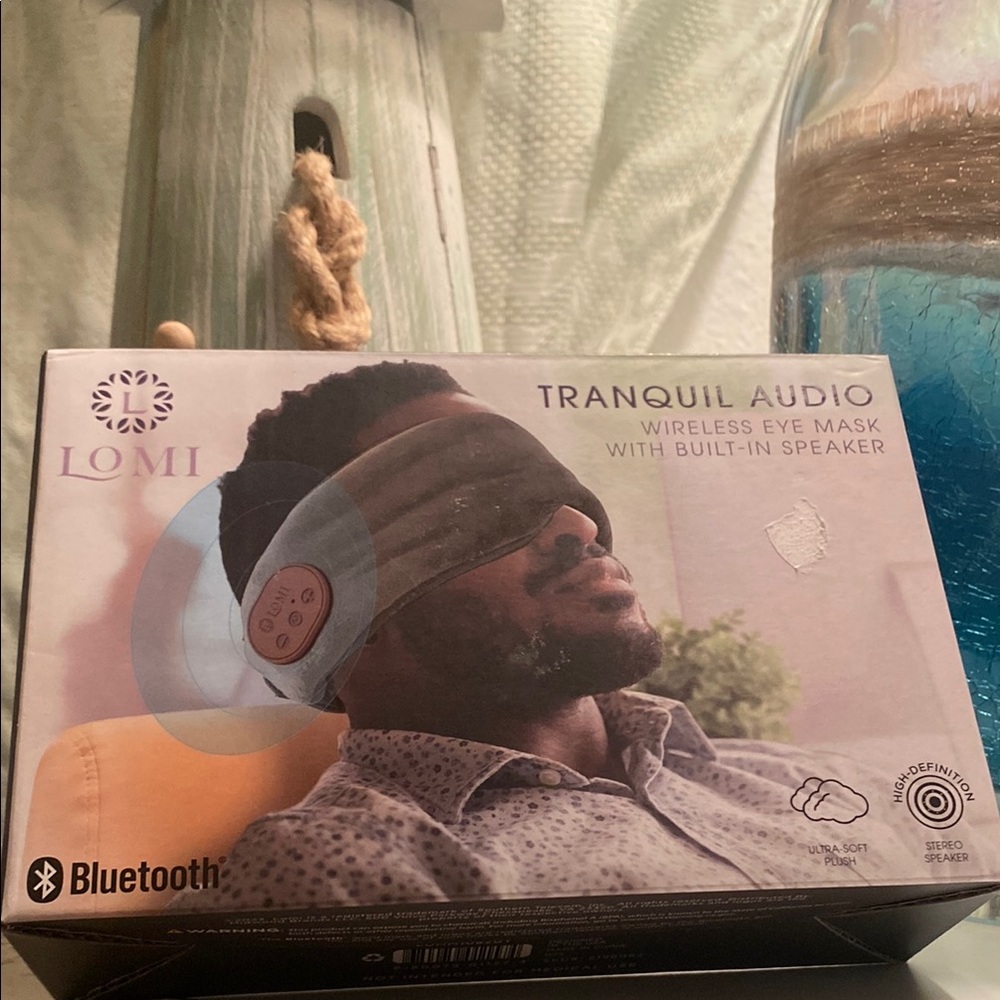 Black Wireless Eye Mask Charger